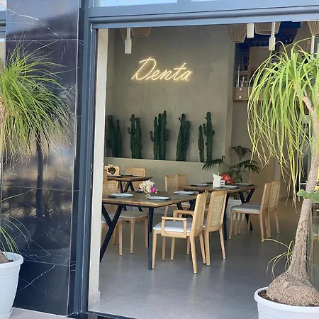 Denta ホテル Radhimë