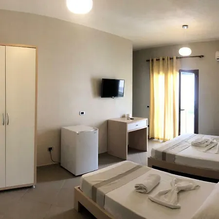 Denta ホテル Radhimë